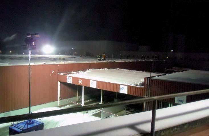 Am Morgen des 29. Dezembers ergab eine Schneelastmessung, dass bei mehreren Hallen des Betriebshofes in Witten eine deutliche Überlastung der Dachkonstruktion vorlag.