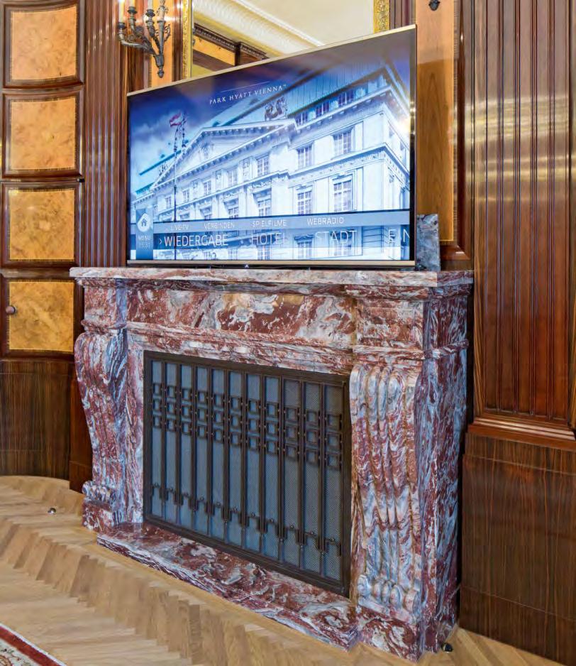 PRODUKTE & SYSTEME Steinmetzkunst in Vollendung: Kamin im Wiener Park Hyatt-Hotel mit ausfahrbarem Flachbildschirm.