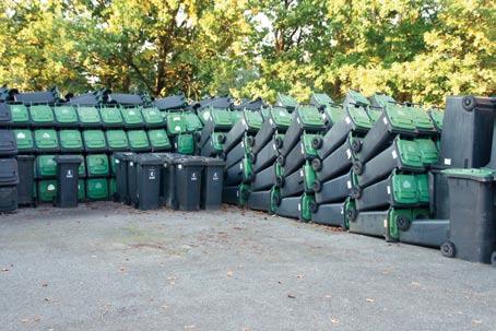 Biotonne und Weihnachtsbaumentsorgung Zběrnik za biowotpadki a wotwožowanje hodownych štomow Weihnachtsbaum- Entsorgung Eigene Kompostierung oder abgeputzt und zerkleinert in die Bioabfalltonne oder