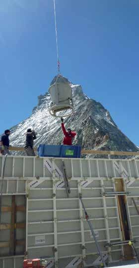 Betracht. Ein Kran oder sonstige Hebewerkzeuge schieden aus logistischen Gründen aus. Das Bauunternehmen die Sulag Hoch- & Tiefbau AG aus Zermatt entschied sich deshalb für die AluStar von MEVA.