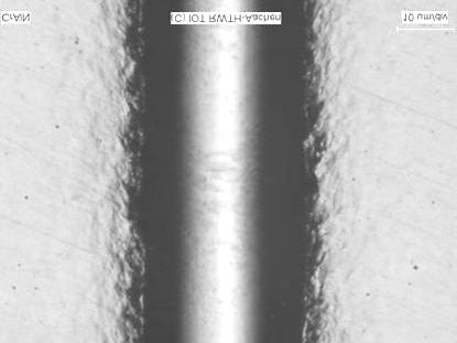a) b) c) 90 N 25N 80N CrAlN 10 µm ZrC g 10 µm WC/C 10 µm Abbildung 29: Lichtmikroskopische Aufnahme der Scratchspuren, von links nach rechts: CrAlN L c > 90 N, ZrC g L c : 25 N, WC/C L c : 80 N 6.