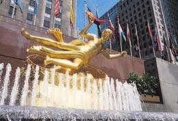 Nr.17 Sonntag, 1. Mai 2005 neue URLAUB & REISE Braunschweiger 7 Bronzene Engels-Skulptur und Brunnen am Rockefeller Center.