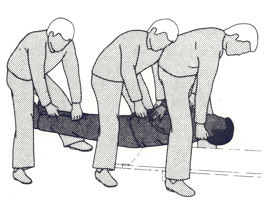 Überheben von Verletzten auf die Trage Stöcke Decken