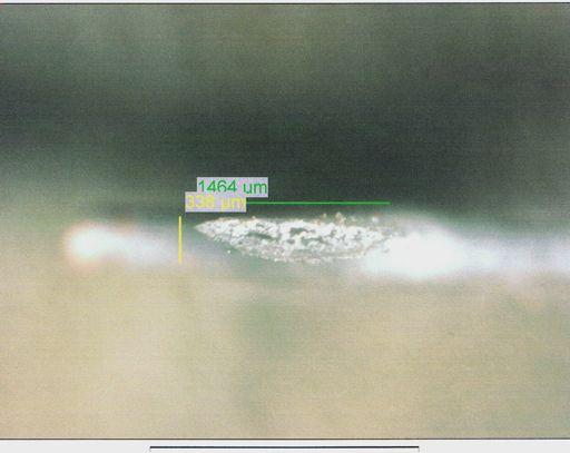 Bild M3 zeigt den Schuss aus der Probe: Auffällig ist, dass die Glasfasern nicht dicht beieinander