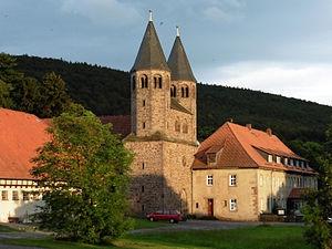 Kloster Bursfelde früher und heute Das etwa 20 km nördlich von der sehenswerten Altstadt Hann.