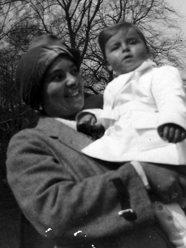 Vilma Schorstein, mit ihrer Tochter