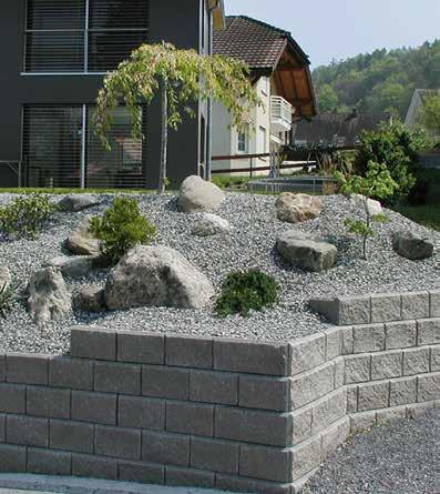 Mauern und Hangbefestigungen allanblock ALLAN BLOCK eignet sich für den Bau mittlerer und schwerer Stützmauern. Das Prinzip basiert auf dem patentierten Hohlkammer- Modulstein.