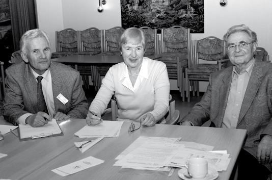 Die gleichwertigen Partner waren sich bei der Vertragsunterzeichnung durch den BTSV-Vorsitzenden Dieter Ellefsen und Maike Drews, 2.