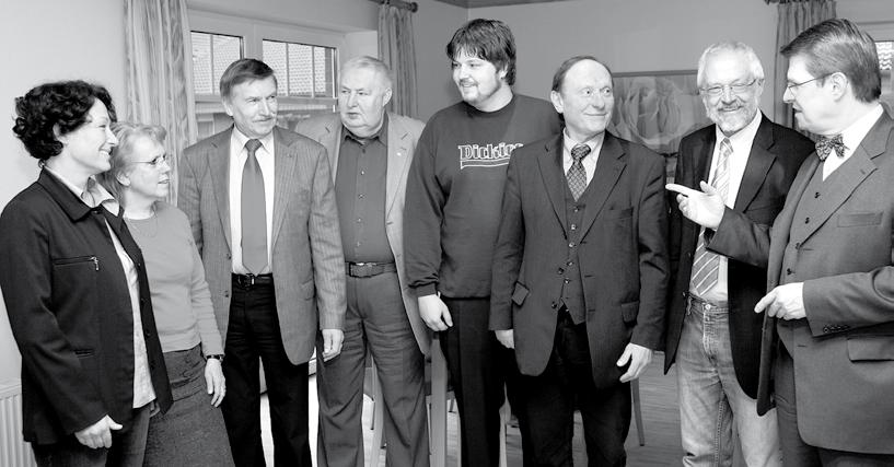 Die beiden SPD-Parlamentarier, die von den Büdelsdorfer Kommunalpolitikern Alexander Lerbs und Horst Eckert und Marlon Kruse (SPD) sowie von SPD-Wahlkreismitarbeiter Hans Peter Robin begleitet