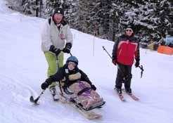 29 Skispaß für Menschen mit Beeinträchtigung Auf den Flügeln des Adlers Der englische Skilehrer Stuart Sharp und Bernd Friedmann (beide Berg + Wasser Sportunion Salzkammergut) organisierten gemeinsam