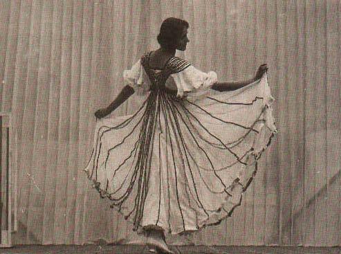 8: Grete Wiesenthal in Die Tänzerin und die Marionette beim Großen Gartenfest, 1907. Abb.