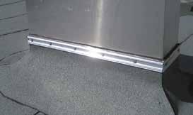 Wandanschlüsse Produktbeschreibung Wandanschlussprofile aus stranggepresstem Aluminium für An- und Abschlüsse von Dachdichtungsbahnen an aufgehenden Bauteilen. Die Profile sind alle 200 mm gelocht.
