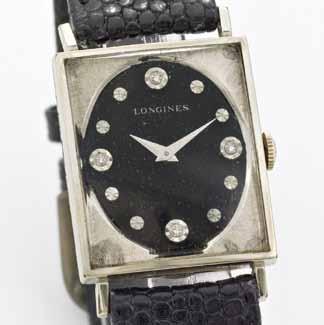 Schmuck & Uhren 347 LONGINES Herren-/Damenarmbanduhr. Schweiz. Um 1940. Handaufzug. 375/- Weißgold, Lederband schwarz, Dornschließe (Metall), Zffbl. schwarz, Indizes diamantverziert. Gewicht: 22,2g.