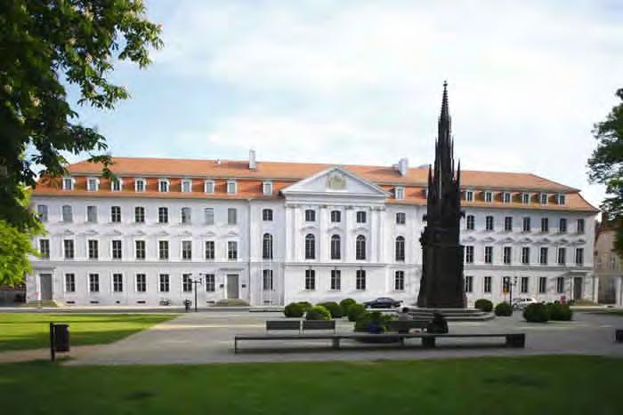 Unsere Universität/ Our University Die Universität wurde im Jahr 1456 gegründet und gehört damit zu den ältesten Universitäten Mitteleuropas. Sie ist die viertälteste Universität Deutschlands.