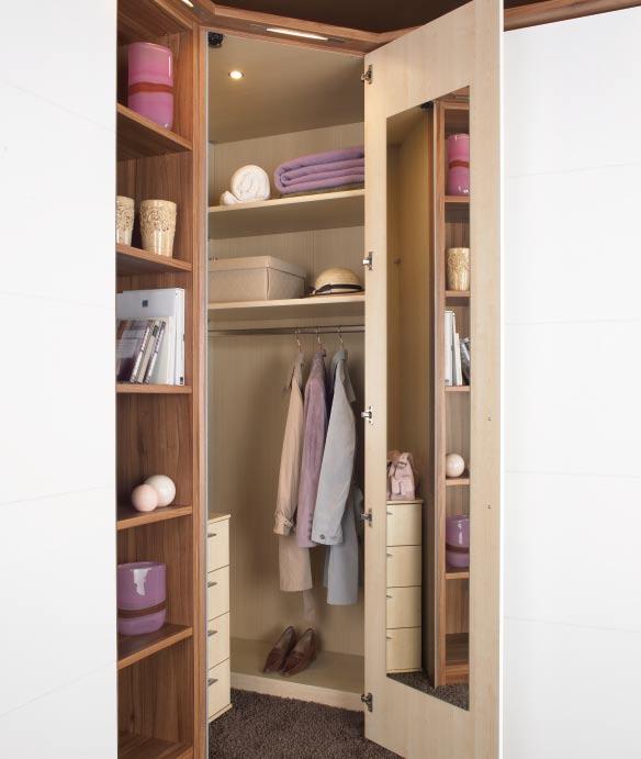 Large doors, now up to 60 cm wide, make COLUMBUS wardrobes seem even more elegant and roomy.