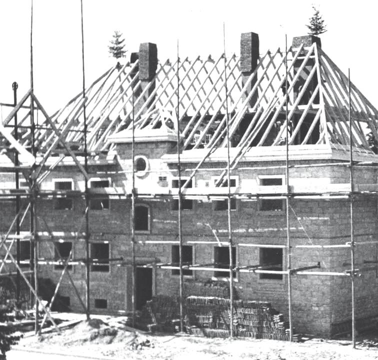 1950 von den zehn Tage zuvor fortgesetzten Bauarbeiten, an denen 60 bis 70 Personen beteiligt waren.