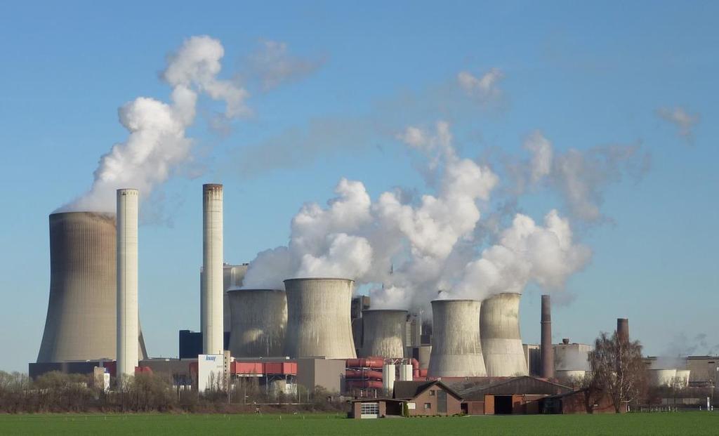 Wie entsteht Kohlenstoffdioxid, was macht es so gefährlich und welche Mengen des Gases werden überhaupt gebildet? Quelle: https://commons.wikimedia.org/wiki/file:kohlekraftwerk_niederau%c3%9fem-2.jpg?
