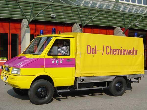 Oel- / Chemie-Fahrzeug (O/C) Interne Fahrzeug Nr. 19 Fahrzeug Marke Iveco Turbo Daily Farbe gelb / violett Anzahl Plätze inkl.
