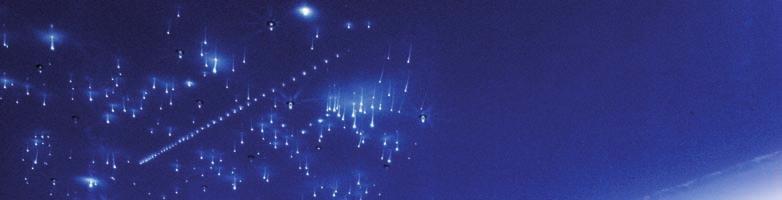 Fasertechnik -Effekt Projektoren Fasertechnik -Effekt Projektoren Sternenflimmern 1-2fach 104 Sternschnuppe 1-2fach 104 2 Faserports mit je Lichtpunkten 1,0mm; Länge 2,0m Gesamt: 160 Lichtpunkte