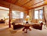 265 200 230 320 240 265 Roter Stein Deluxe Juniorsuite (45 m²) Bezaubernder Wohnstil durch altes Fichtenholz oder seltenes Zirbenholz und gemütliche Sofas.