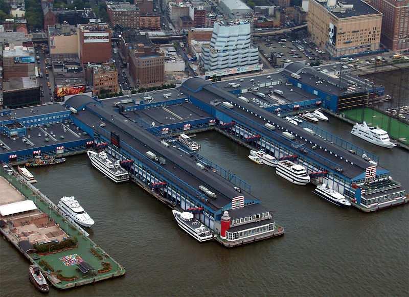 Bund, Shanghai PIER = Aufschüttung, die wasserseitig mit Holz, Stahl oder Stahlbeton befestigt ist Piers dienen dazu, in Häfen mehr Platz für anlegende Schiffe zu schaffen.