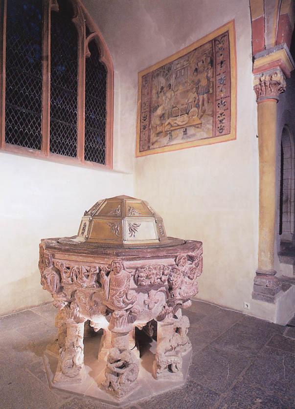 Taufstein im Limburger Dom, 1230er Jahre, der heutige Standort ist nicht der ursprüngliche, da bei Renovierungsarbeiten der zugehörige Sickerschacht im Südquerhaus gefunden wurde.