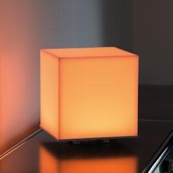 22 23 Wählen Sie das passende Licht zu Ihrer Stimmung. Auch die Albedo cube ist mit einer innovativen, dynamischen Lichtsteuerung ausgestattet und bietet 8 vorprogrammierte Lichtstimmungen.