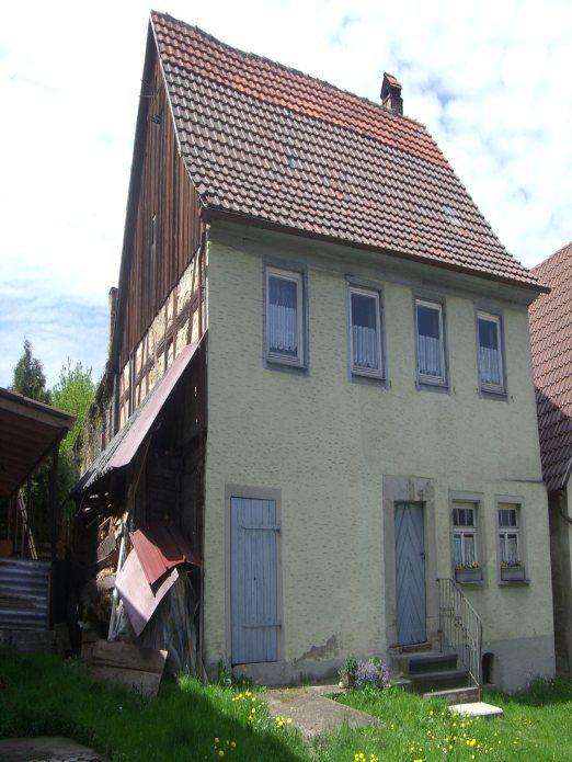 Brühlstraße 5 Kulturdenkmal gemäß 2 DSchG Wohnstallhaus Traufständiges und zweigeschossiges ehemaliges