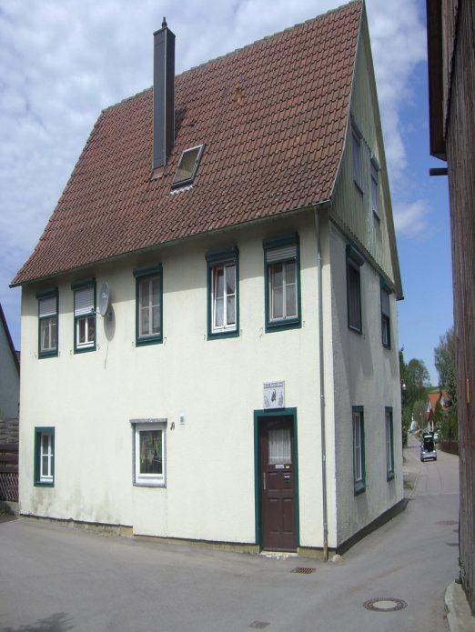 Stadtgraben 19 Erhaltenswertes historisches Gebäude Wohnhaus Schlichter, zweigeschossiger, verputzter Fachwerkbau mit