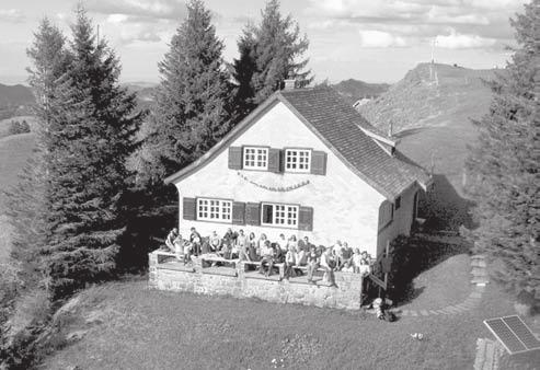 Tanzbodenhütte 1441 m.ü.m. Zwischen Toggenburg und Linthebene auf einem voralpinen Aussichtspunkt, 1441 m hoch und am Toggenburger Höhenweg Wildhaus-Wil liegt die Tanzbodenhütte.