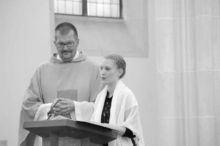 Und schließlich habt ihr den Tauftermin festgelegt: Du bist am Sonntag, den 17. Juni, in der Messe um 11 Uhr getauft worden.