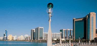 Sharjah & Ajman Stadtrundfahrt Das Emirat Sharjah liegt etwa 15 Autominuten von Dubai-Stadt entfernt.
