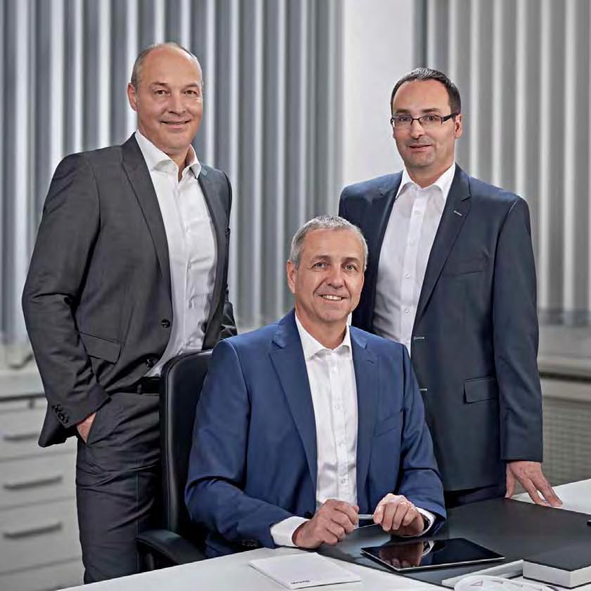Generationenwechsel im Theben Vorstand Thomas Sell, Thomas Goes und Dr. Andreas Stratmann ach nahezu 40 Jahren Betriebszugehörigkeit trat Technik-Vorstand Hans Renner in den wohlverdienten Ruhestand.