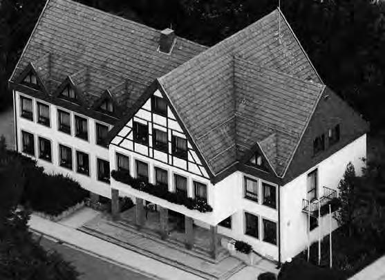 Rathaus-info von der Gemeinde Stockheim (Verfasser: Rainer Förtsch) Gemeinderatssitzung vom 27. Juli 2015 Bebauungsplan Obere Holzwiesen wird neu überplant Sowohl für die 15.