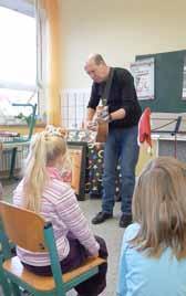 Forstkurier 14 Grundschule Kretzschau Autor zieht Grundschüler in seinen Bann Schrank und andere Adventsgeschichten den Schülern der Klassen 1-4 vor.