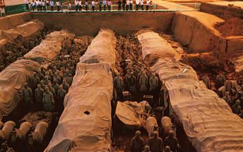 . Tag, Di: Xian Vormittags Fahrt zum Ausstellungsgelände der Terrakotta-Grabarmee von Kaiser Qin Shi Huang Di. Nachmittags Besuch der Grossen Wildgans-Pagode. Fakultativ: Abendessen im «Tang-Dynasty».
