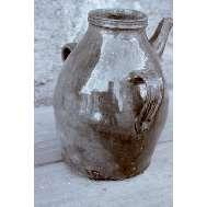 NH Nr. 1999.128 Krug Lötscher Keramik 9.5 cm Durchmesser 30.5 cm Objektmass NH 1999 7/22 (Ofen) Gekauft von Antiquar Schwabe, Davos 1919 für Fr. 35.