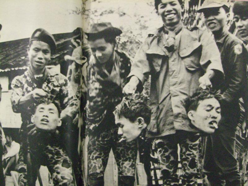Auch dieses Foto, das in dem nur 30 Kilometer von Saigon entfernten Dorf Ra Kien geschossen wurde, zeigt das schreckliche Gesicht des Krieges und gilt als eines der grausamsten Dokumente des