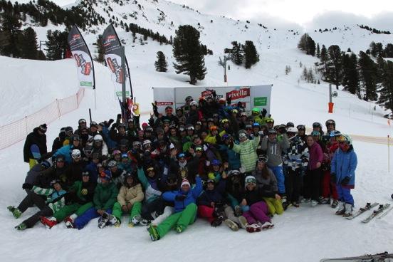 GiantXtour in Zahlen 15 1 einmaliger Event in der Schweiz 2 Disziplinen, Boarder- / Skicross & Big Air 2 Sportgeräte, Ski & Snowboard 5 Partnerstationen verteilt in den Schweizer Alpen : Grimentz,