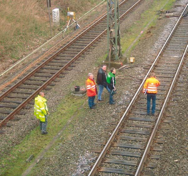 BahnPraxis Aktuell Eine tödliche Gefahr Rückleiter und Erdungsleitungen im Gleisbereich Gleisarbeiter starb durch einen Stromschlag So lautete die Überschrift eines Zeitungsartikels nach einem