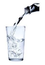 Tipps zur Stimmhygiene 5 Sorgen Sie für ausreichende Flüssigkeitszufuhr (mindestens 2 Liter/Tag!) Trinken Sie angemessen, am besten Wasser ohne Kohlensäure.