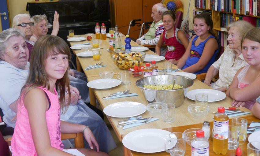 Veranstaltungen Kinderferienprogramm - Kochen mit unseren Bewohnern ei Kartoffelsalat und