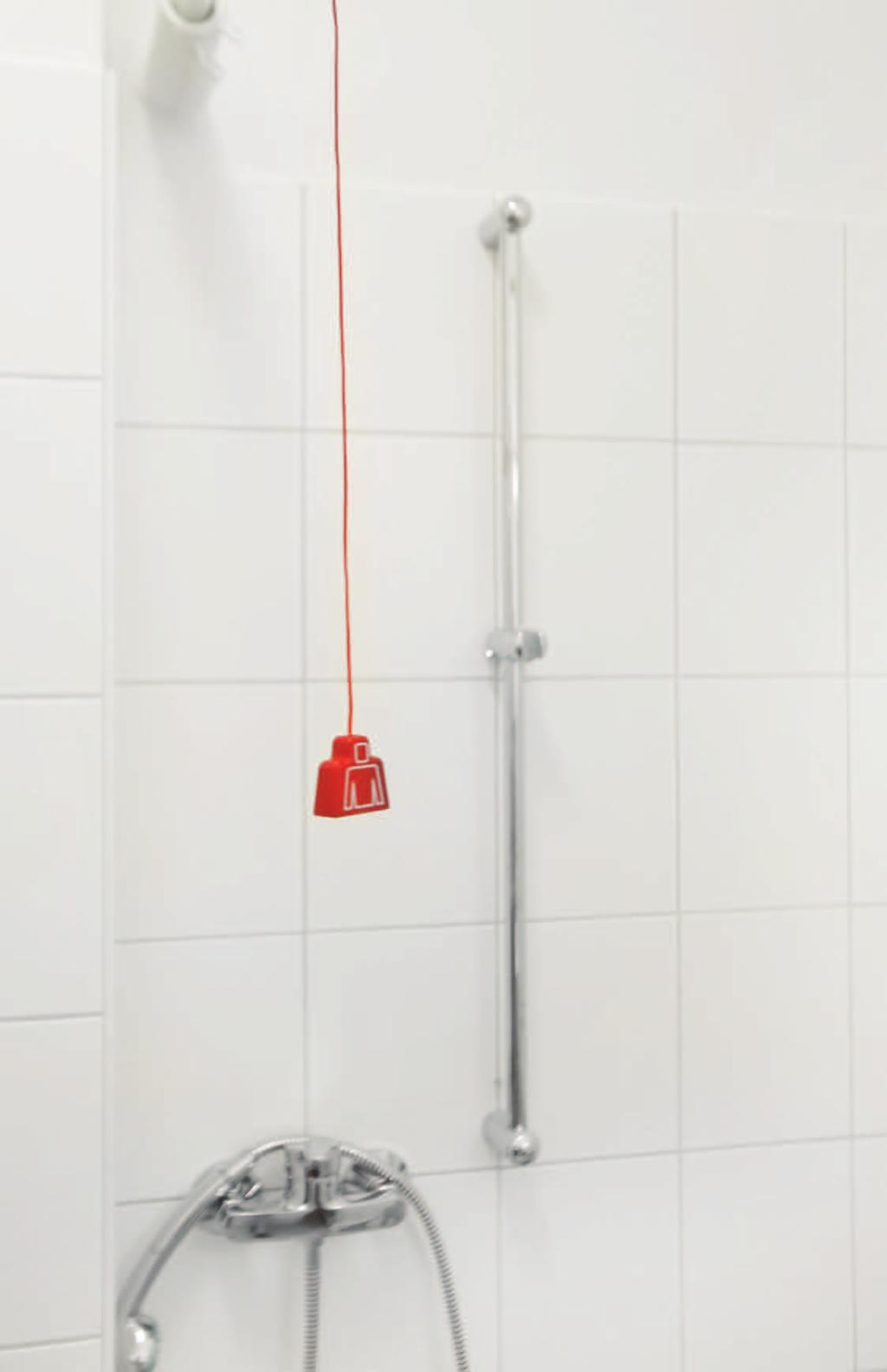 ausgelöst. Innerhalb des WC s wird die Rufauslösung durch die rote Beruhigungslampe des Zugtasters und außerhalb durch Aufleuchten der roten LED-Leuchte des über der WC-Tür angeordneten Rufmoduls bzw.