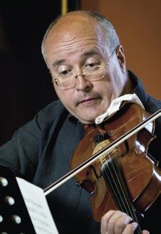 Herbert Kefer (Viola) Herbert Kefer wurde in Eisenerz geboren, wo er im Alter von 5 Jahren seinen ersten Violinunterricht erhielt.