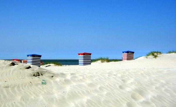 Ostfriesland Inselhüpfen REISEBESCHREIBUNG Borkum - Norderney - Langeoog. Freuen Sie sich auf Sand, Dünen, Strand & Meer und auf drei wirklich unterschiedliche Inseln.