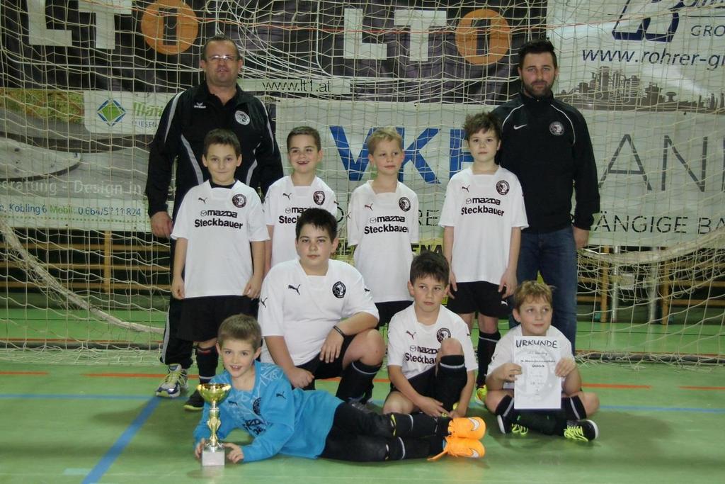 Gewinner des U10 Turniers 2015 UFC GR Eferding die erfolgreichen Jungstars mit den Trainern Werner Stich und Michael