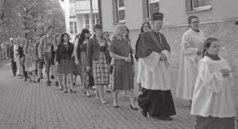 Firmung Firmung am 14. Mai 2017 Am 14. Mai feierten wir das Fest der Firmung. Die Firmung spendete den 30 Firmlingen unser Pfarrer und Bischofsvikar Dr. Gottfried Laireiter.