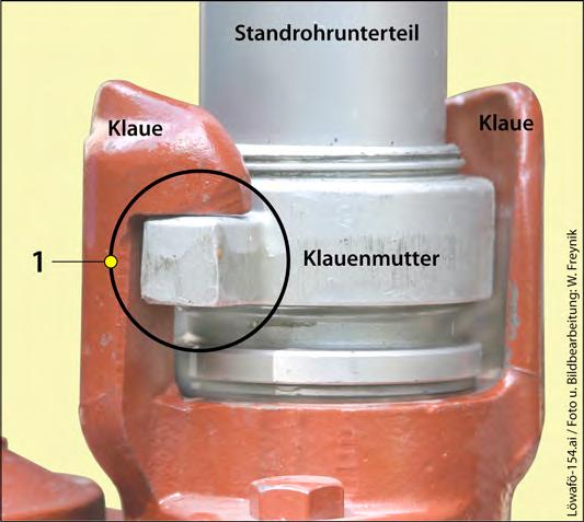 Bild 34: Ausschnittsfoto eines in den Unterflurhydranten eingesetzten Standrohres. Der Bildausschnitt zeigt den Bereich der Klaue / Klauenmutter.