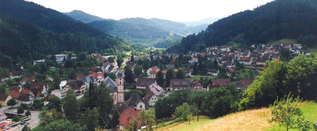 DIE STADT Schenkenzell Schenkenzell im Kinzigtal In einer der sicherlich schönsten Gegenden Baden-Württembergs, eingebettet in wilde Schwarzwaldhöhen und mildem Klima, am Zusammenfluß der Kinzig und