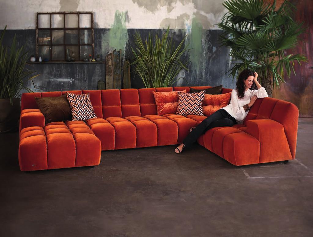 Ocean 7 Sofa von Bretz Wohnträume GmbH (Foto: Eva Zocher) Orange und Petrol Trendfarben mit Wohlfühlfaktor Ein gemütlicher Sessel, warme Decken und ein heißer Tee können wahre Glücksmomente erzeugen,